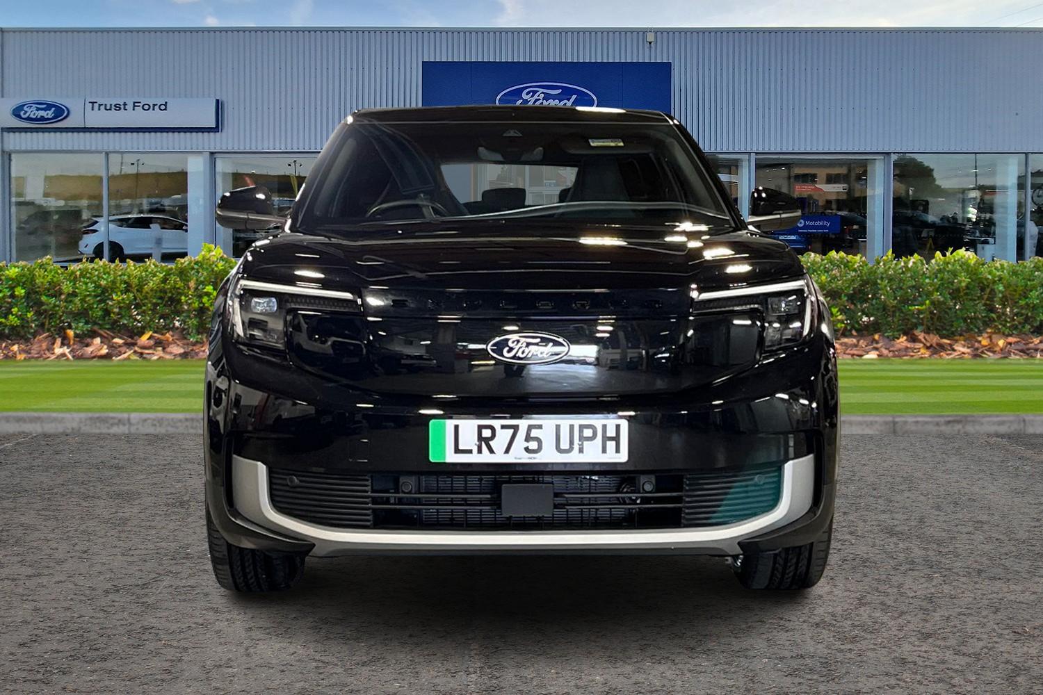 Ford Explorer Photo 5