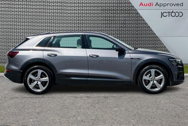 AUDI e-tron Photo 4