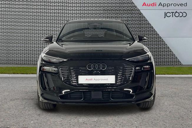 AUDI Q6 E-Tron Photo 8