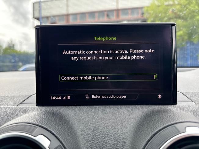 AUDI Sq2 Photo 39