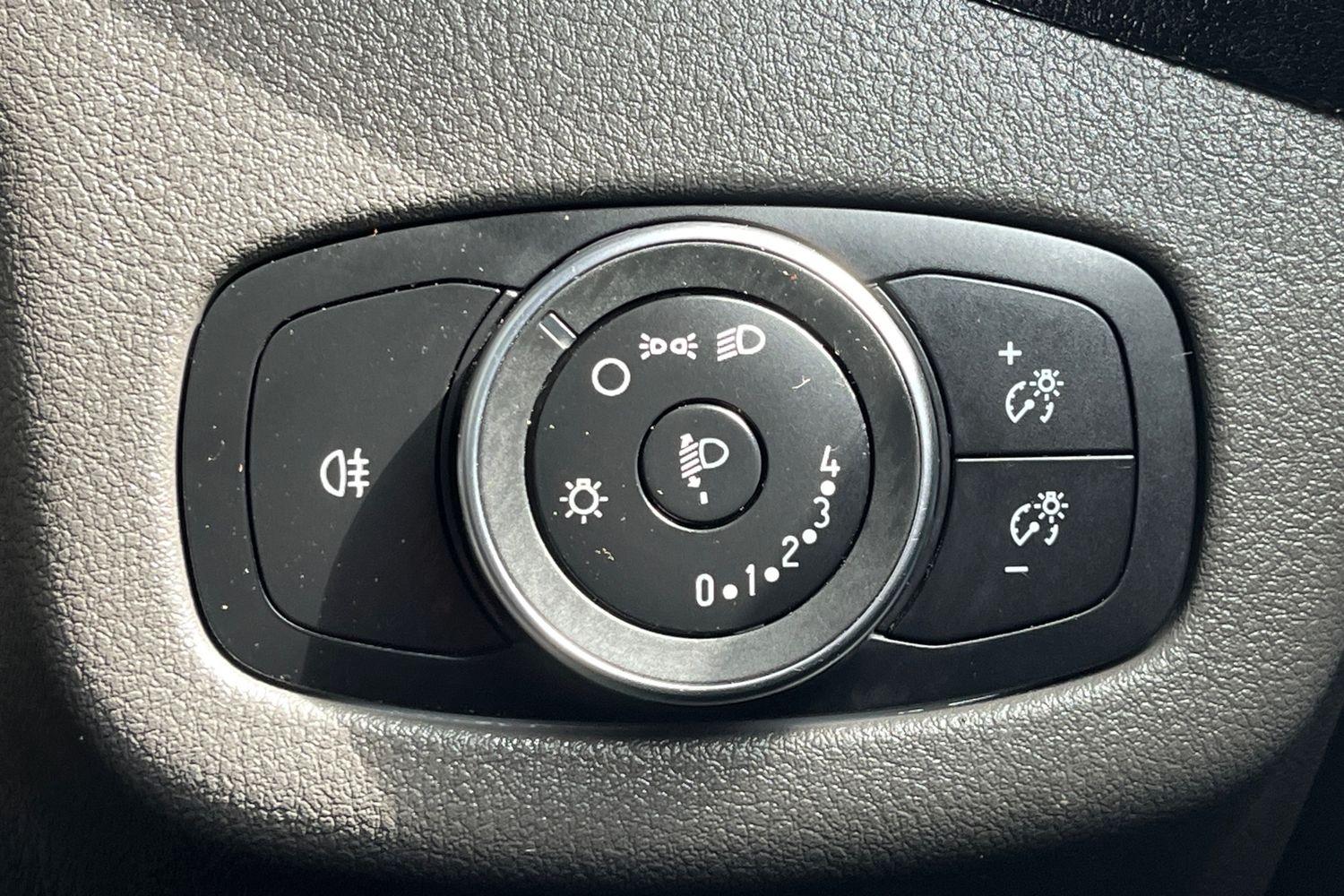 Ford TRANSIT CONNECT Photo 8