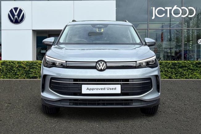 VOLKSWAGEN Tiguan Photo 8