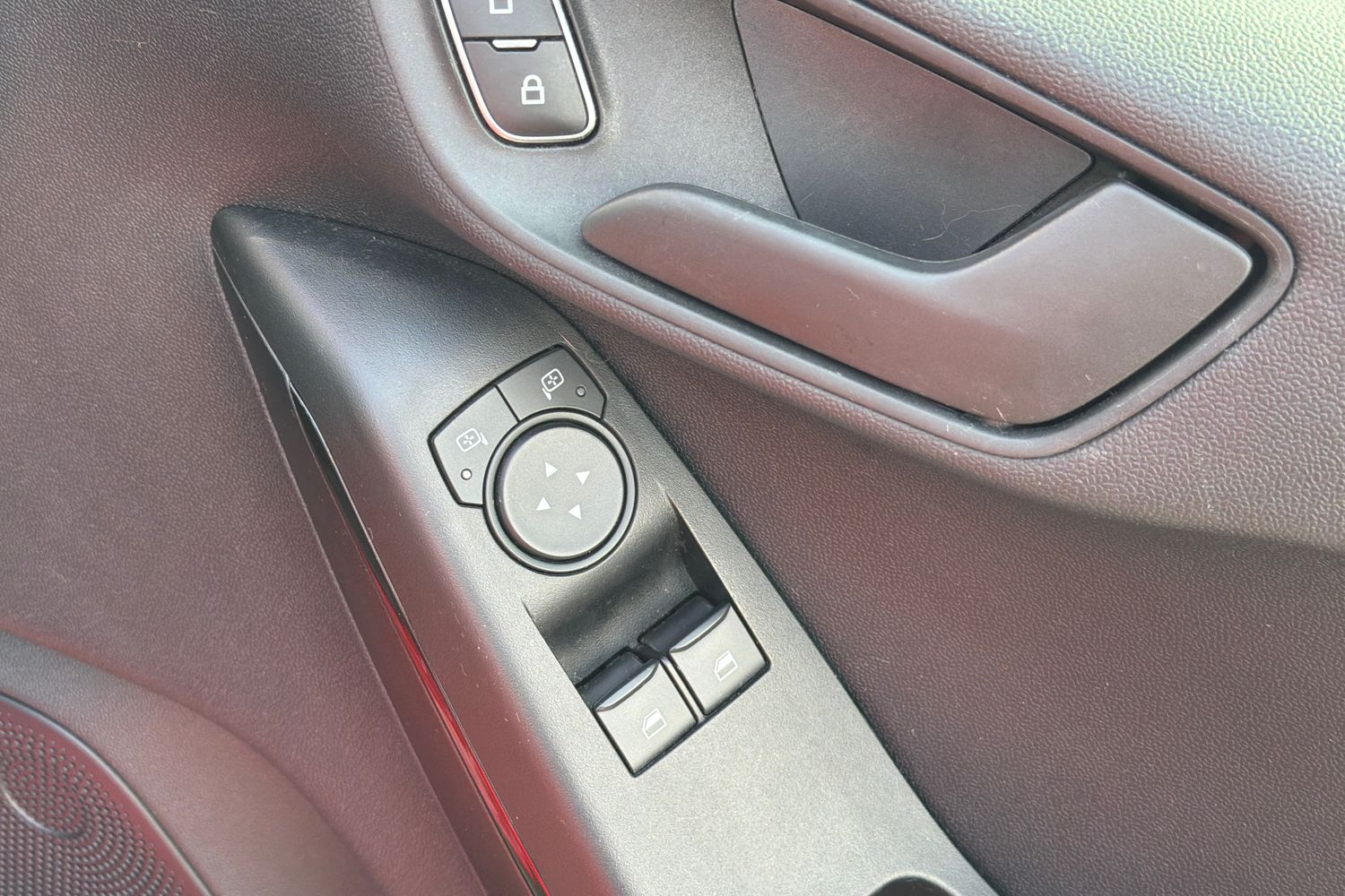 Ford FIESTA Photo 15