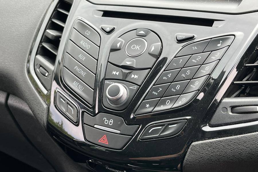 Ford FIESTA Photo autoimg-7b2f6cf5f1819eeca7c4248fb282e41ce8843235.jpg