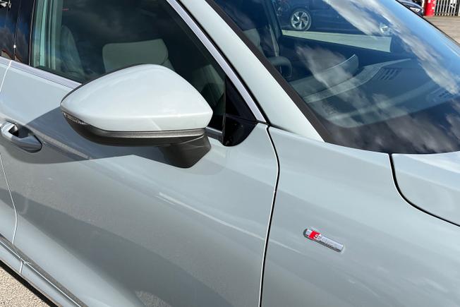 AUDI Q3 Photo 20