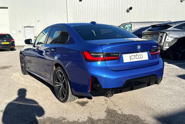 BMW 3 Series Photo 23