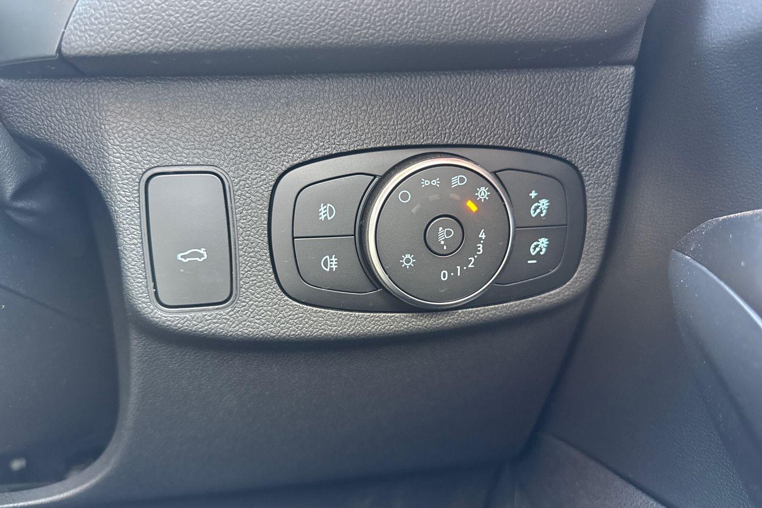 Ford FOCUS Photo 32