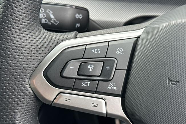 VOLKSWAGEN Golf Photo 16
