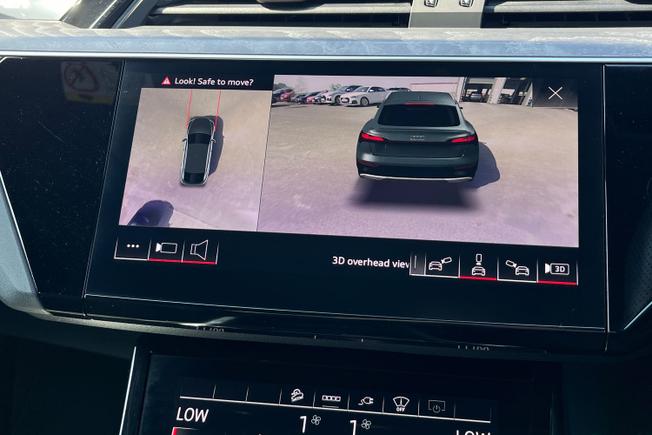 AUDI e-tron Photo 32