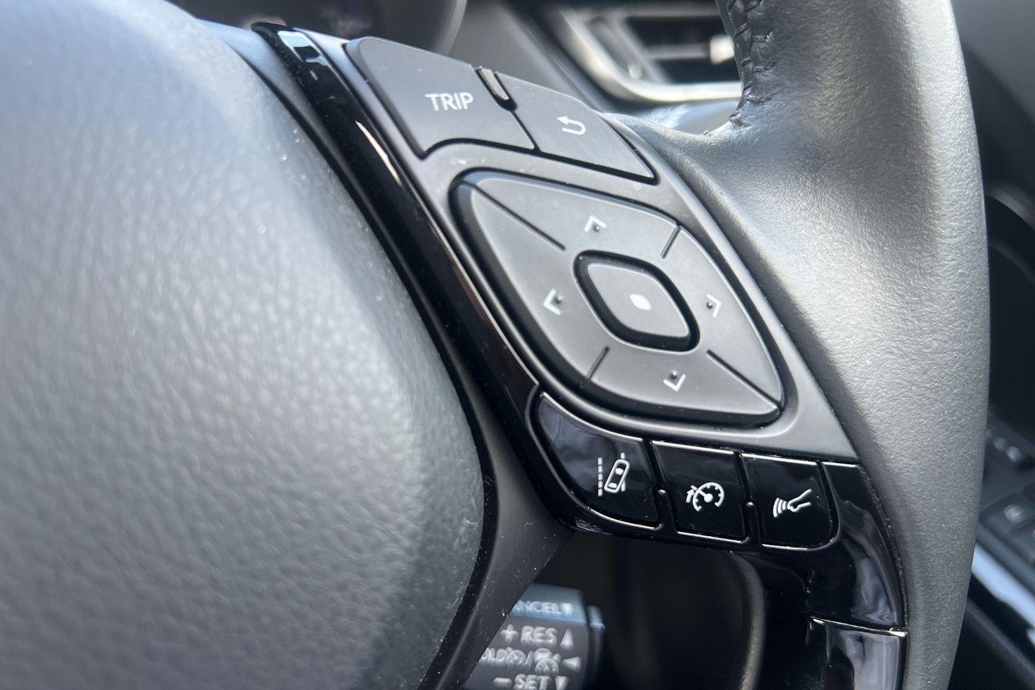 Toyota C-HR Photo 25