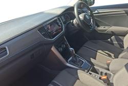 Volkswagen T-Roc Photo 2
