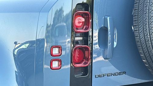 Land Rover Defender Photo autoimg-7b366fa8d11f81eb2177426b34fba2ab84ac432e.jpg