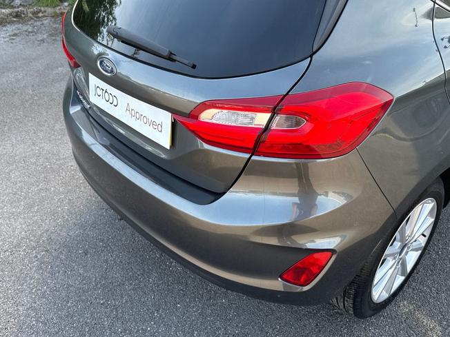 FORD Fiesta Photo 22