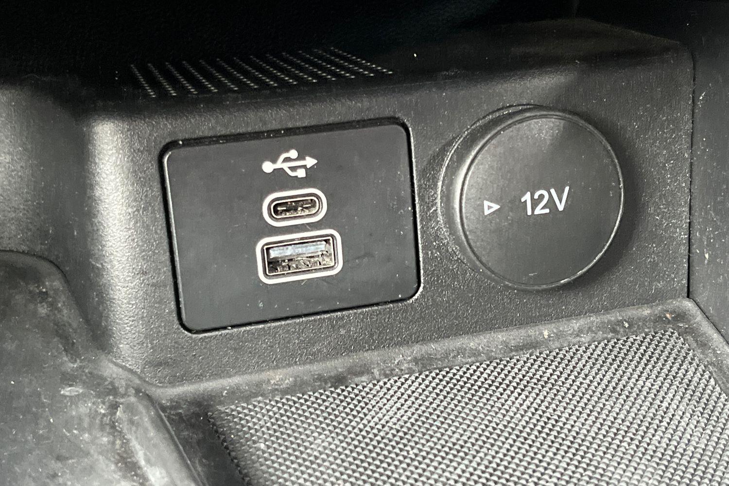 Ford KUGA Photo 38
