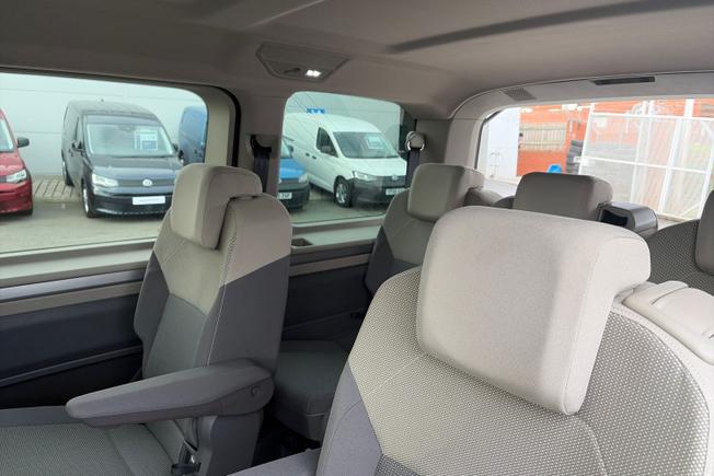 VOLKSWAGEN Multivan Photo 9