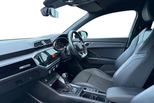 AUDI Q3 Photo 2