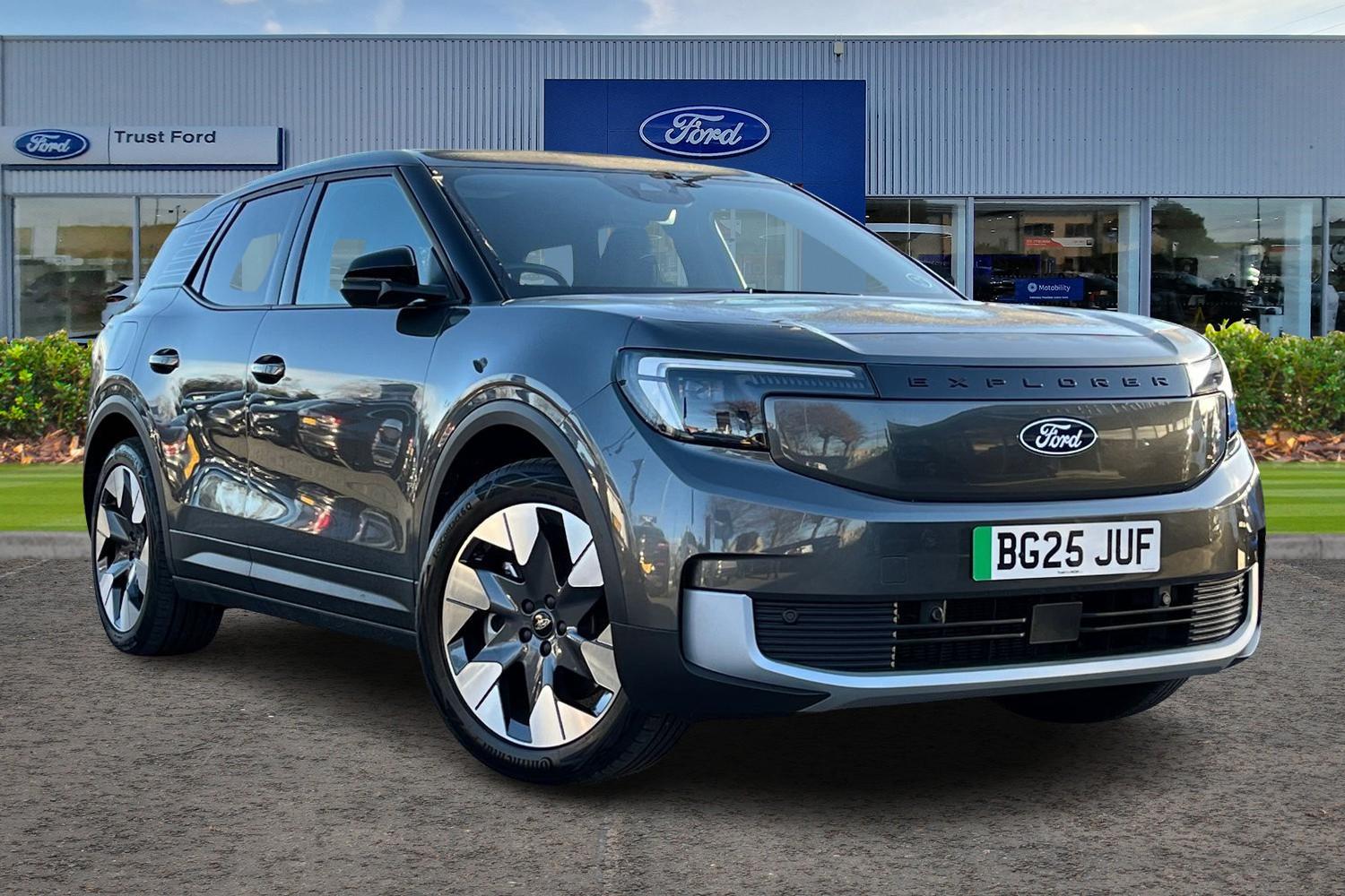 Ford Explorer Photo 0
