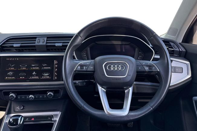 AUDI Q3 Photo 11