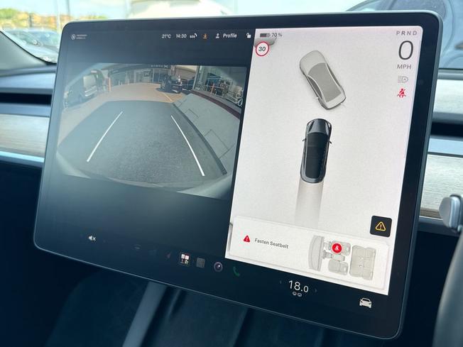 TESLA Model 3 Photo 59
