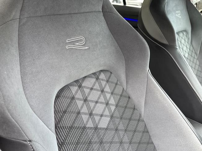 VOLKSWAGEN Golf Photo 27