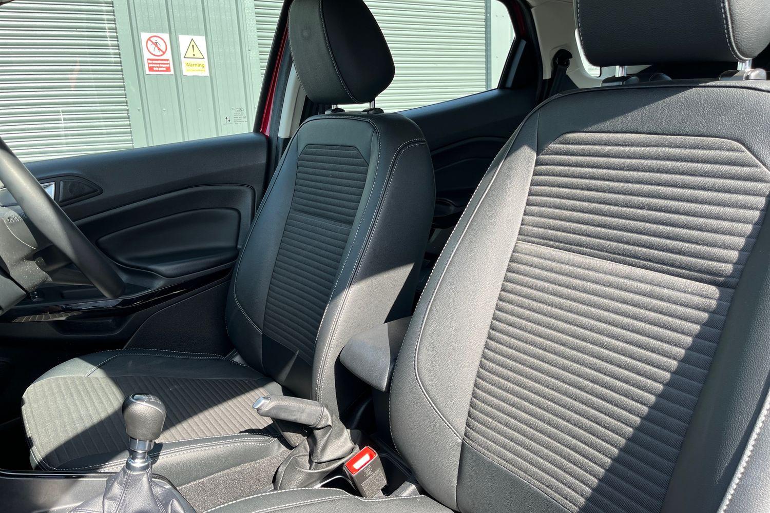 Ford ECOSPORT Photo 18