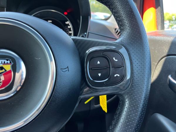 Abarth 695 Photo autoimg-7b5e88e650f6748eefa5ee94bd2d9744cacdab88.jpg