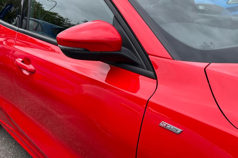 Ford FOCUS Photo autoimg-7b619e74f531408f265b982e1861e9a80ef6d4aa.jpg
