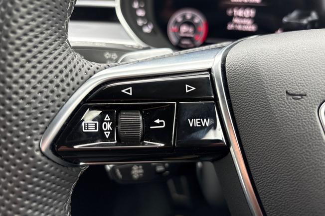 Audi A8 Photo 16