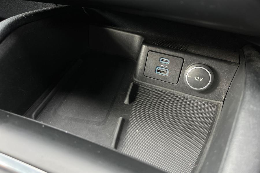 Ford Kuga Photo autoimg-7b6d6b6048d138a63a3b2bb4f0848b5cdebe2763.jpg