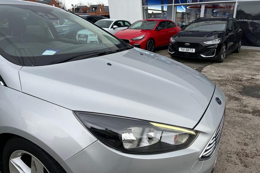 Ford FOCUS Photo autoimg-7b71119cd0528a196ff348e34a0fe561f79e7d35.jpg