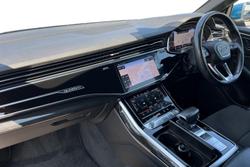 AUDI Q8 Photo 2