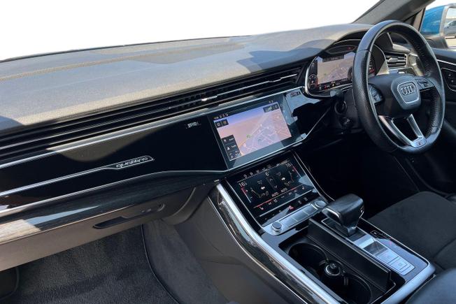 AUDI Q8 Photo 2