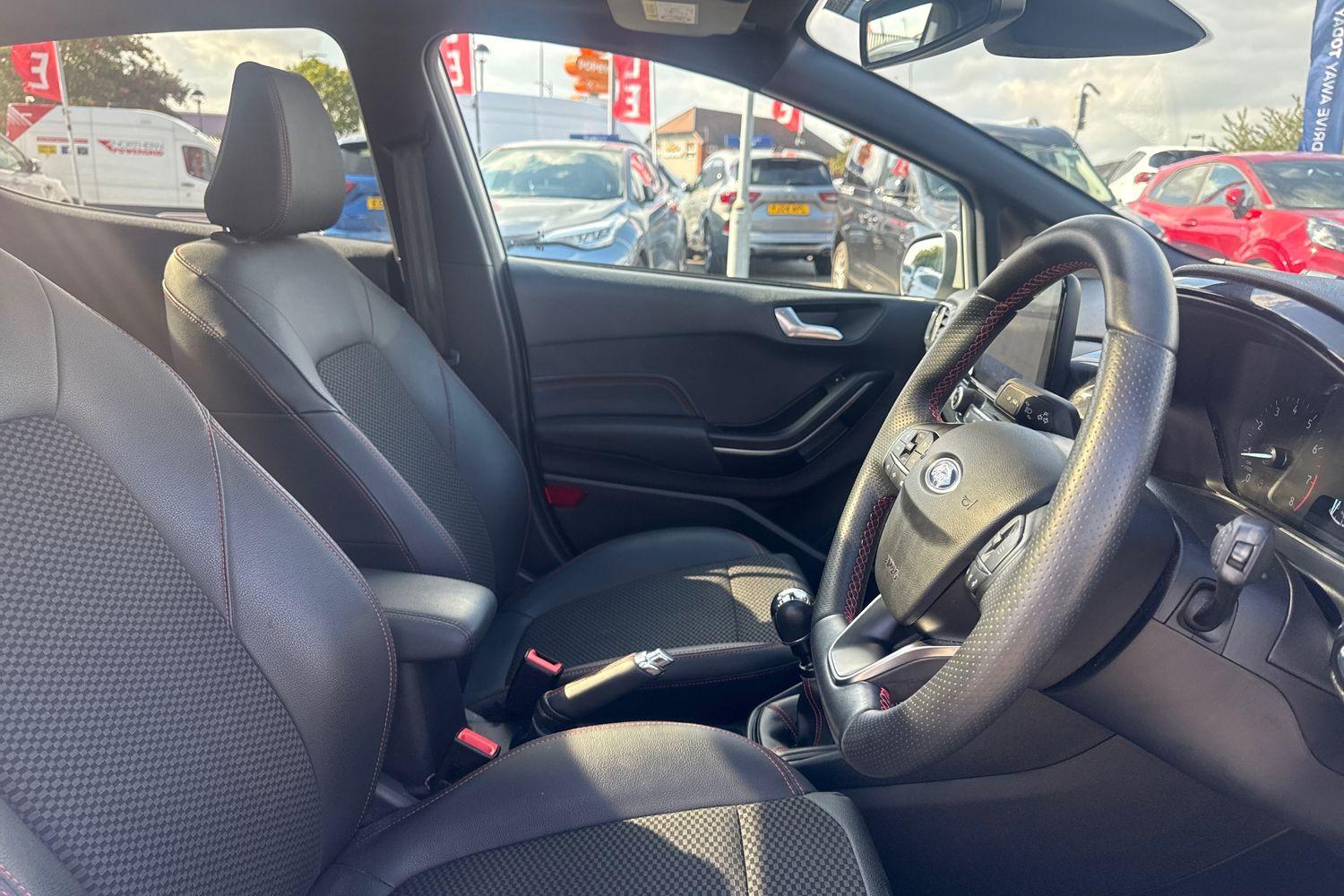 Ford FIESTA Photo 16