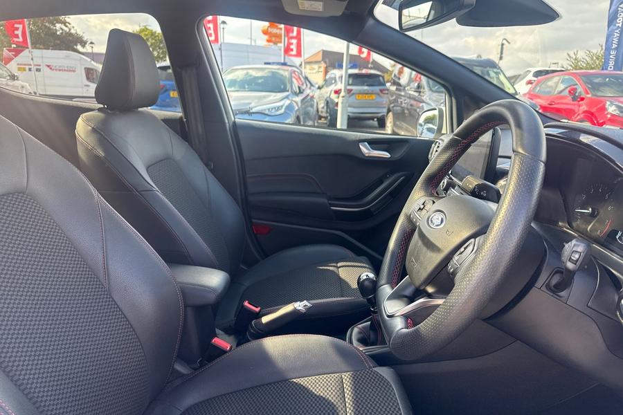 Ford FIESTA Photo autoimg-7b8071b2efb9cbe6776c94ea318ab68f2d4ce144.jpg