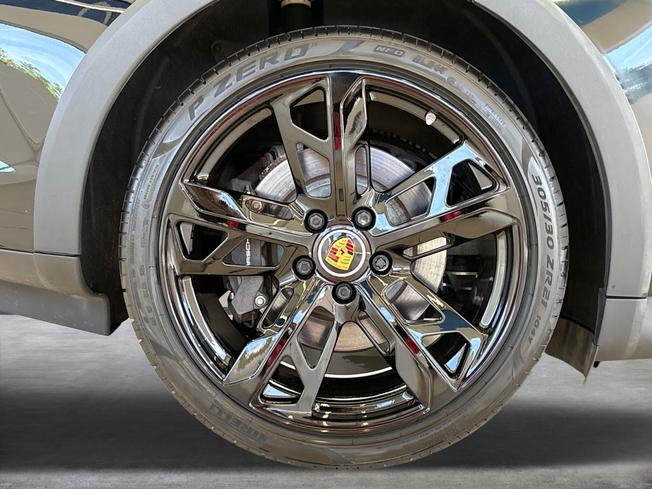 PORSCHE Taycan Photo 9
