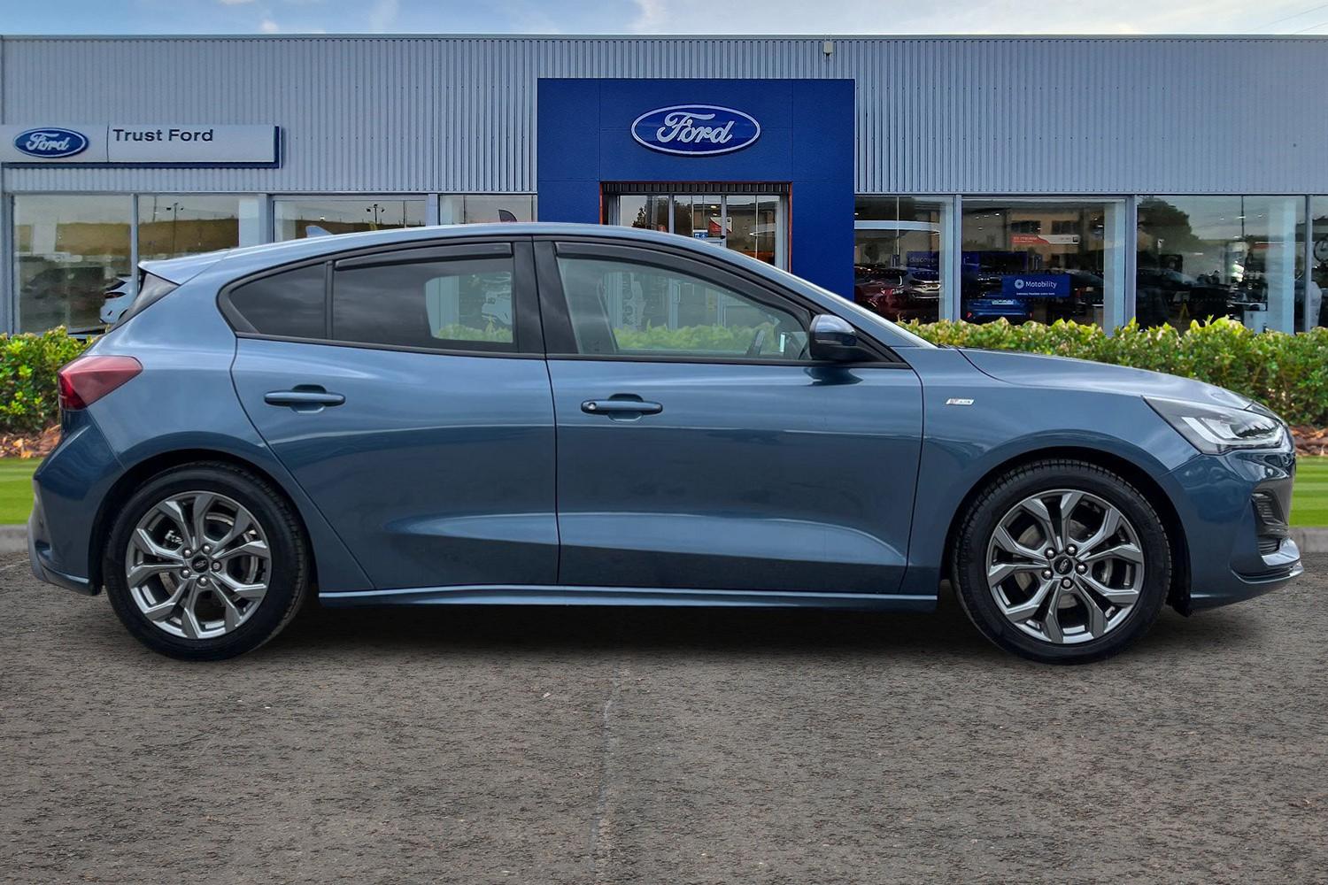 Ford FOCUS Photo 2