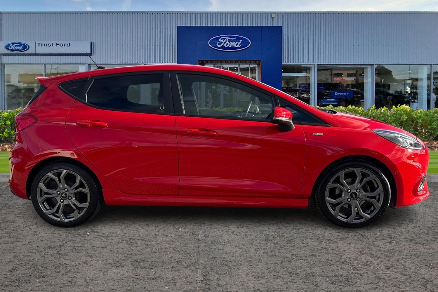 Ford FIESTA Photo 2