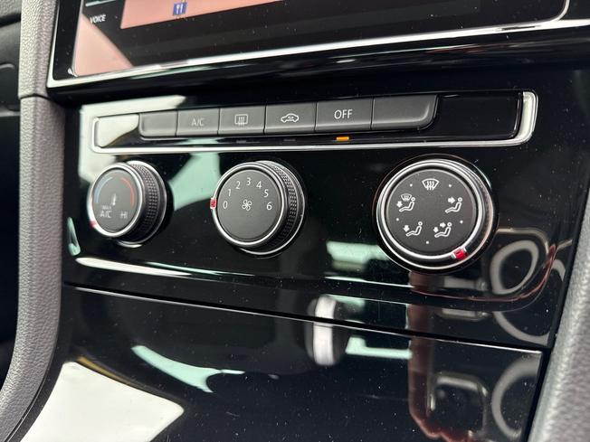 VOLKSWAGEN Golf Photo 32
