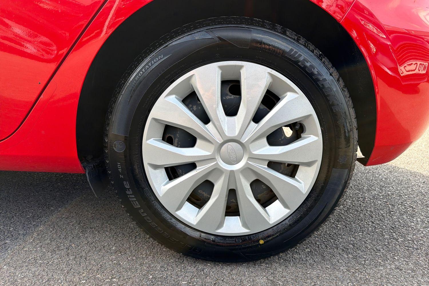 Ford FIESTA Photo 7