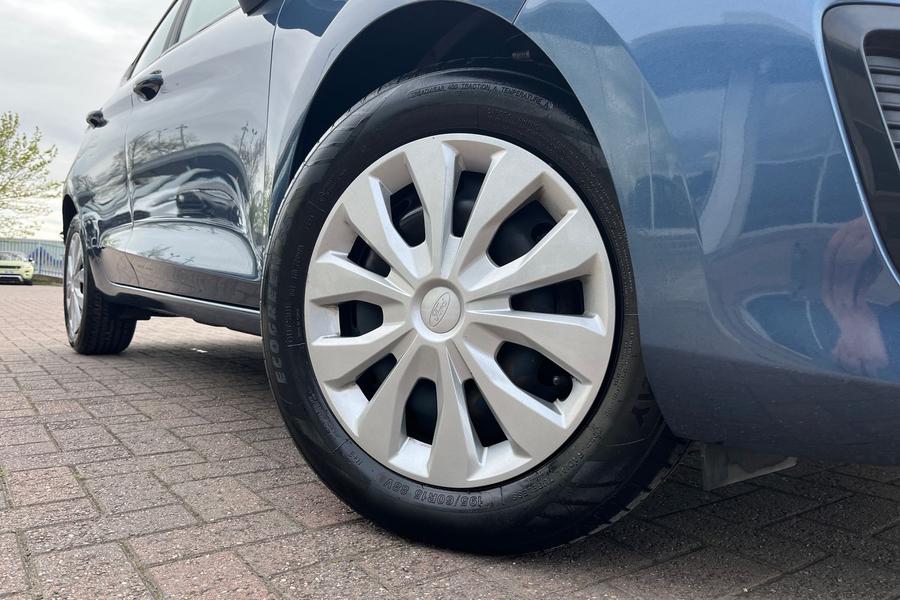 Ford FIESTA Photo autoimg-7b8877c072c0bbba7c1e6d36f52e0c0d867c385e.jpg