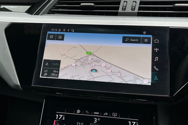 AUDI e-tron Photo 14