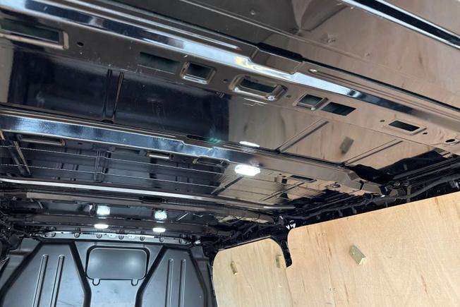 VOLKSWAGEN Transporter Photo 24