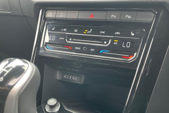 VOLKSWAGEN T-Roc Photo 30