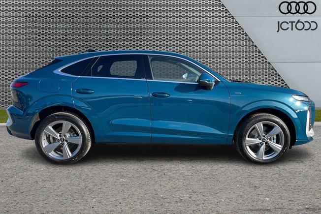 Audi  Q3 Sportback Photo 4