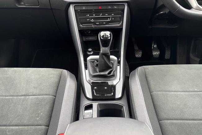VOLKSWAGEN T-Roc Photo 36