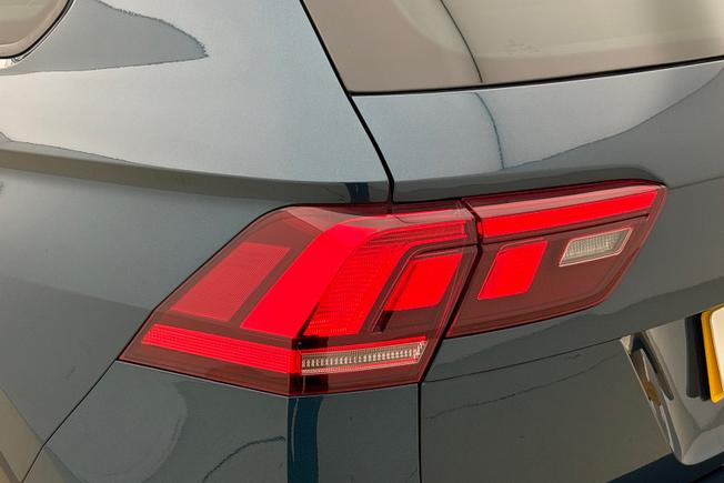 VOLKSWAGEN Tiguan Photo 18
