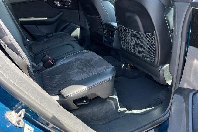 AUDI Q8 Photo 43