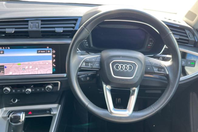 AUDI Q3 Photo 11