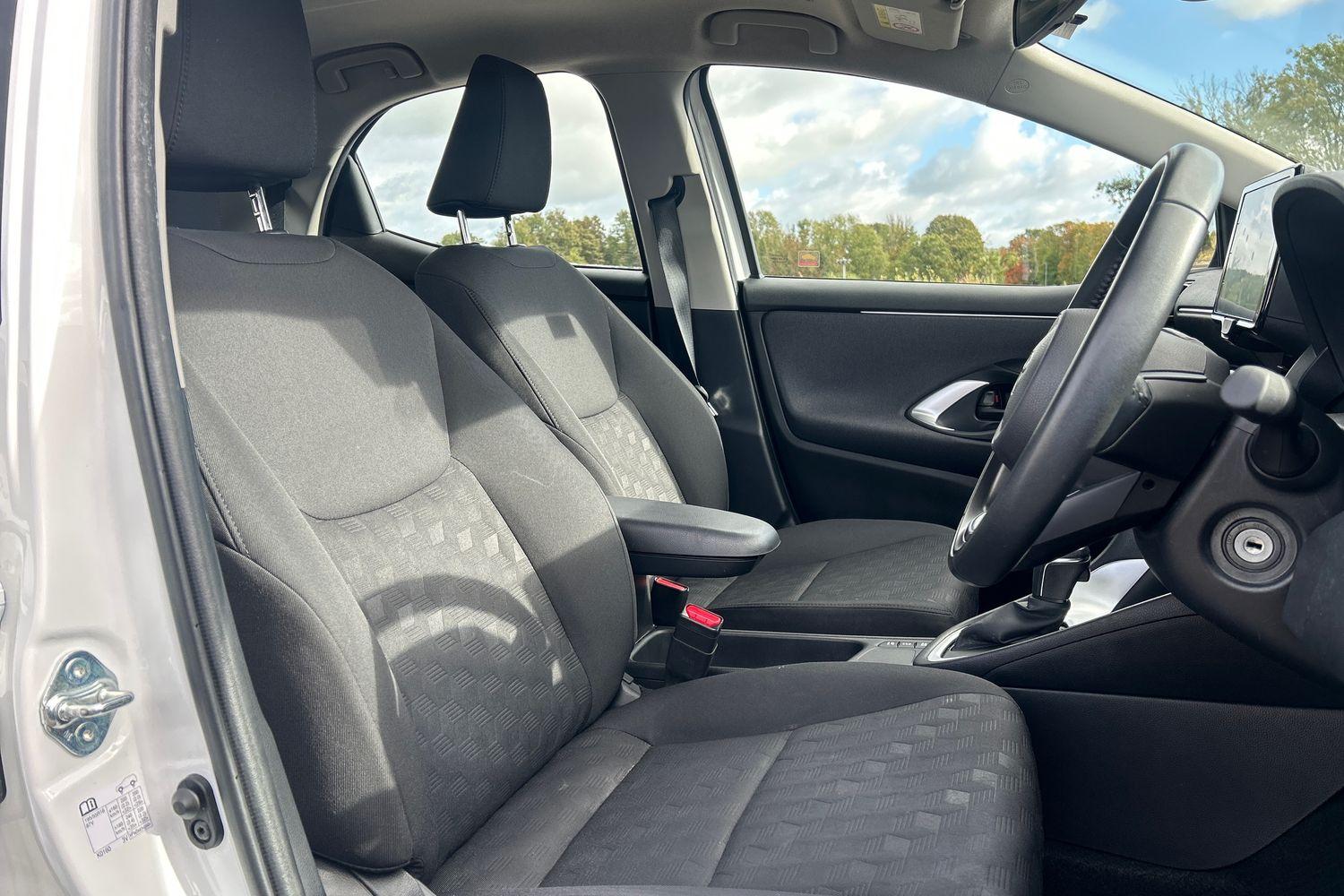 Toyota YARIS Photo 16
