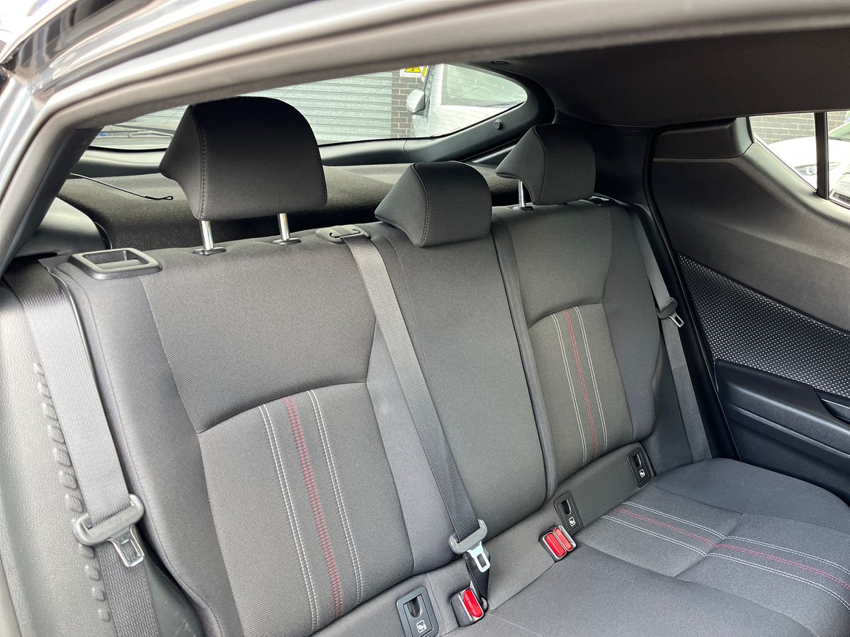 Toyota C-HR Photo 28
